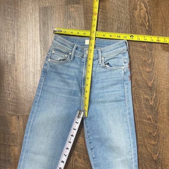 MOTHER THE INSIDER CROP STEP FRAY IN CRAFTY SIDE EMBROIDERED LIGHT WASH HI RISE - Picture 11 of 16